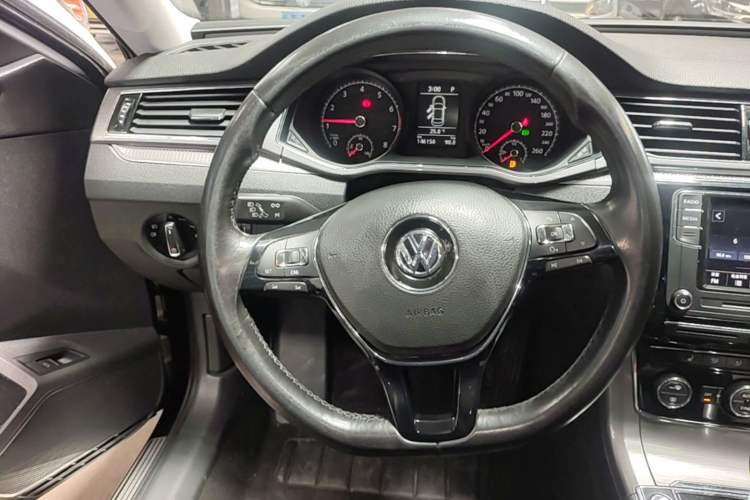 Used Volkswagen Passat 2017 330TSI DSG Luxury Edition Steering Wheel