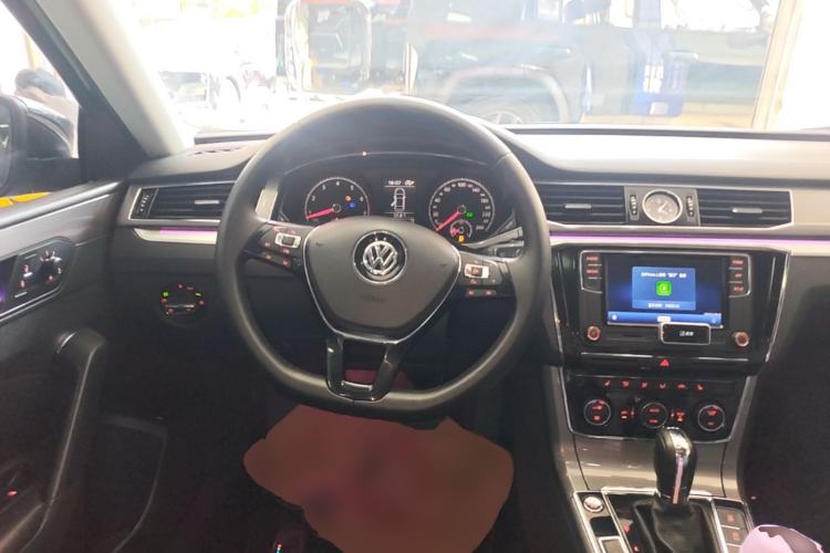 Used Volkswagen Passat 2017 330TSI DSG Luxury Edition Steering Wheel