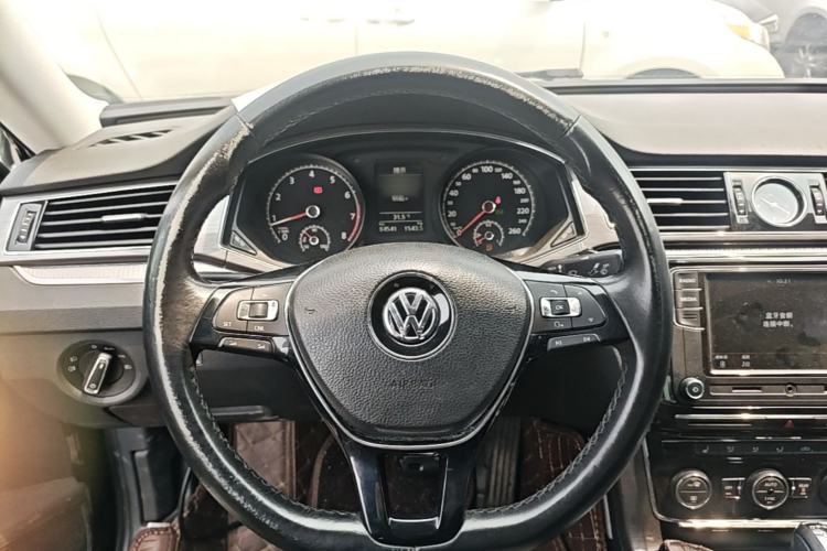Used Volkswagen Passat 2017 330TSI DSG Luxury Edition Steering Wheel