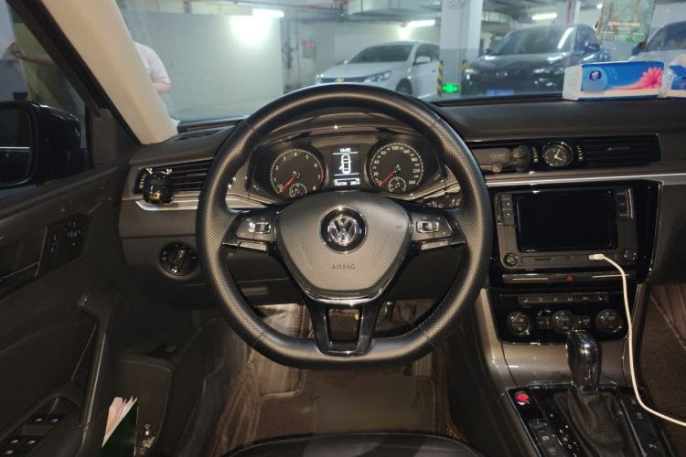 Used Volkswagen Passat 2017 330TSI DSG Luxury Edition Steering Wheel