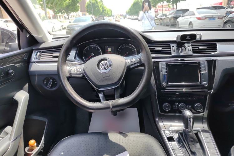 Used Volkswagen Passat 2017 330TSI DSG Prestige Edition Steering Wheel