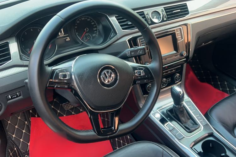 Used Volkswagen Passat 2017 330TSI DSG Luxury Edition Steering Wheel