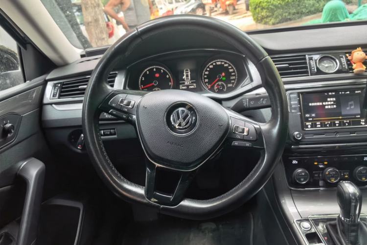 Used Volkswagen Passat 2017 280TSI DSG Luxury Edition Steering Wheel