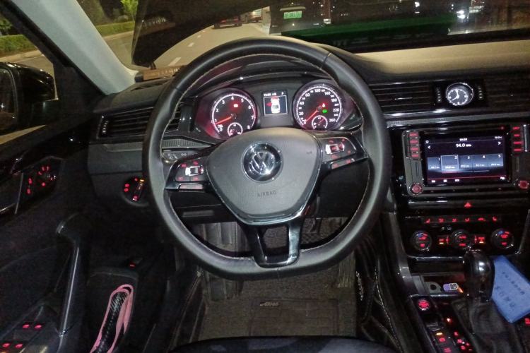 Used Volkswagen Passat 2017 330TSI DSG Prestige Edition Steering Wheel