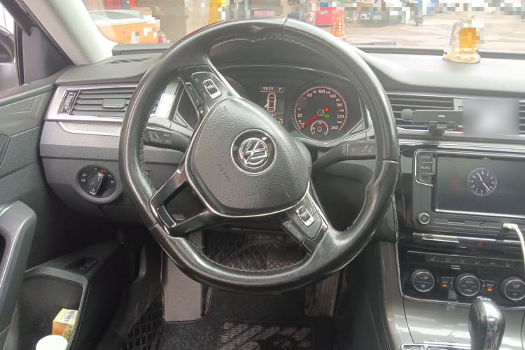 Used Volkswagen Passat 2017 330TSI DSG Luxury Edition Steering Wheel