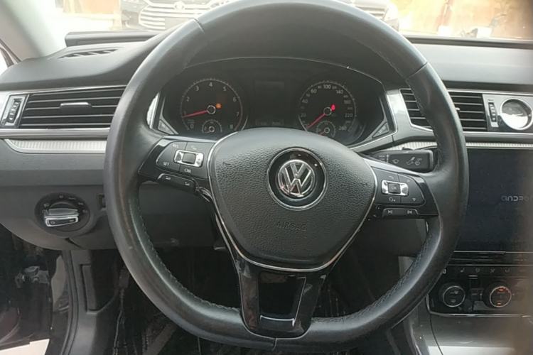 Used Volkswagen Passat 2017 330TSI DSG Luxury Edition Steering Wheel