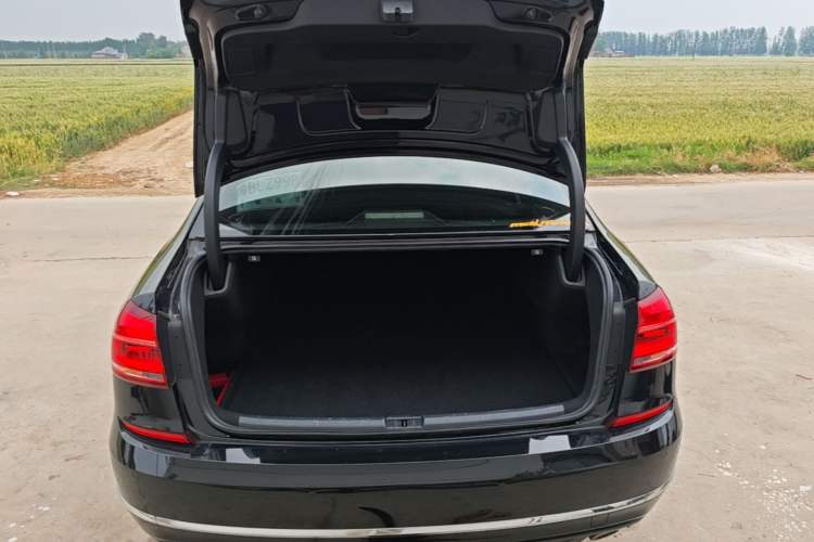 Used Volkswagen Passat 2017 330TSI DSG Prestige Edition Trunk