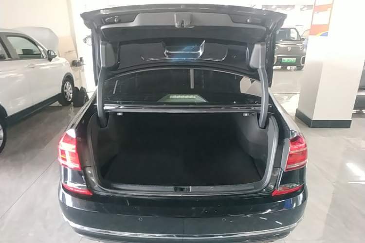 Used Volkswagen Passat 2017 330TSI DSG Luxury Edition Trunk