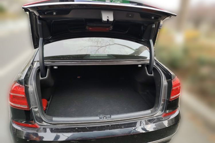 Used Volkswagen Passat 2017 330TSI DSG Luxury Edition Trunk