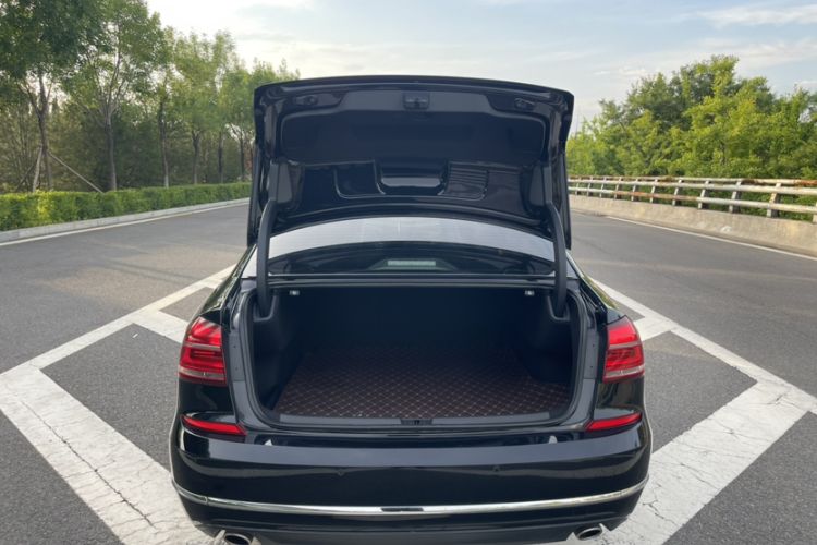 Used Volkswagen Passat 2017 330TSI DSG Luxury Edition Trunk