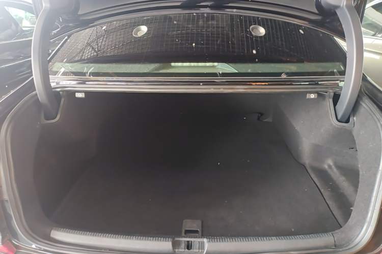 Used Volkswagen Passat 2017 330TSI DSG Luxury Edition Trunk