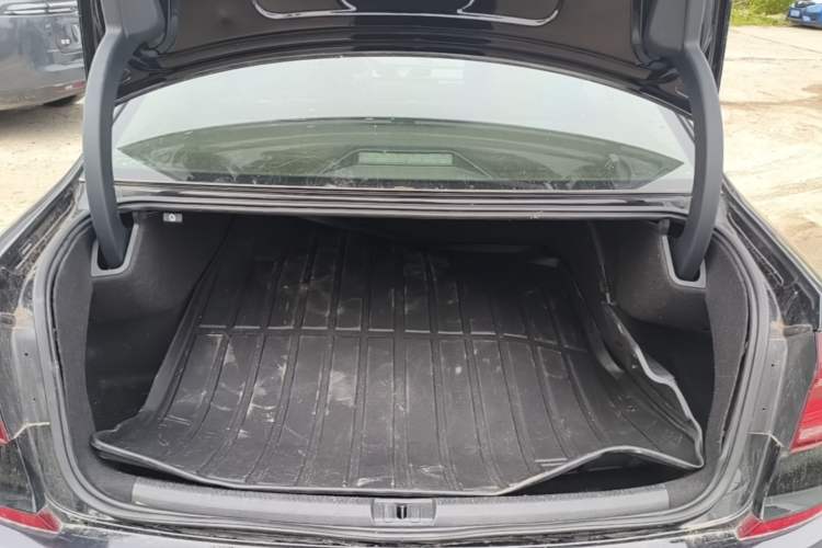 Used Volkswagen Passat 2017 330TSI DSG Luxury Edition Trunk