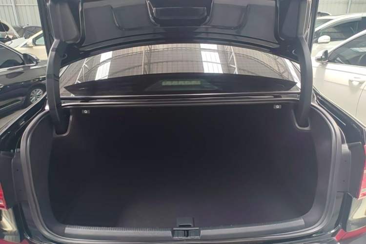 Used Volkswagen Passat 2017 330TSI DSG Luxury Edition Trunk