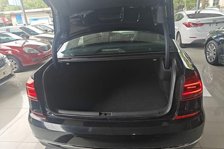 Used Volkswagen Passat 2017 330TSI DSG Prestige Edition Trunk