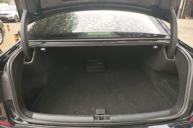 Used Volkswagen Passat 2017 330TSI DSG Luxury Edition Trunk