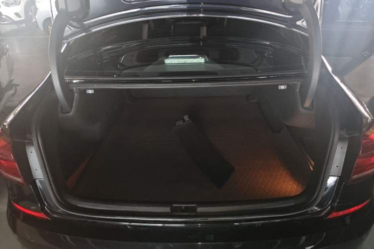 Used Volkswagen Passat 2017 330TSI DSG Luxury Edition Trunk