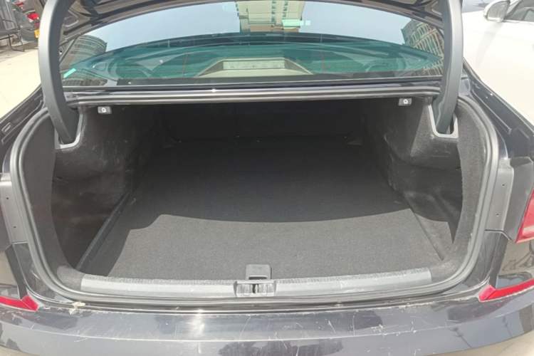 Used Volkswagen Passat 2017 330TSI DSG Luxury Edition Trunk