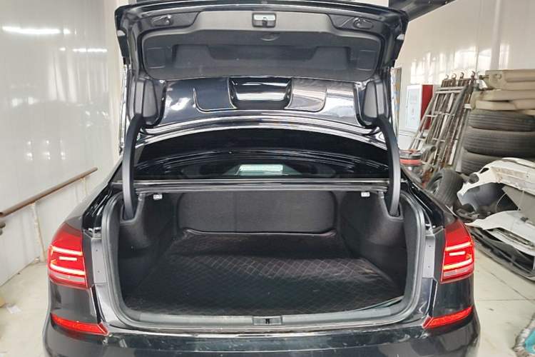 Used Volkswagen Passat 2017 330TSI DSG Luxury Edition Trunk