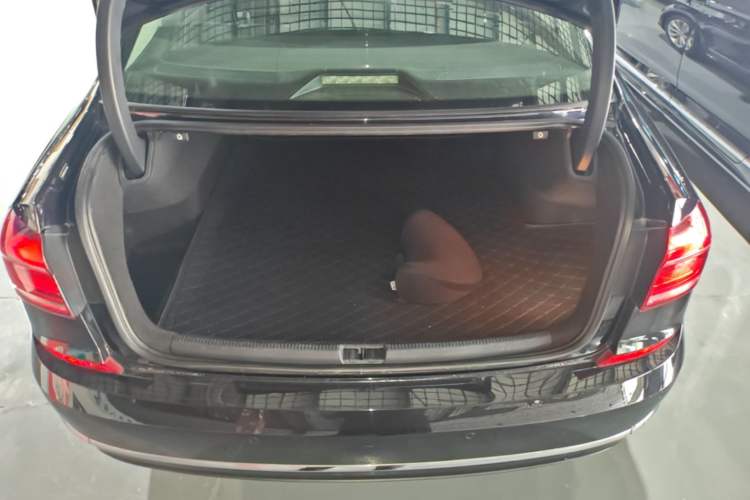 Used Volkswagen Passat 2017 280TSI DSG Luxury Edition Trunk