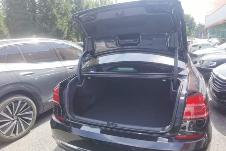 Used Volkswagen Passat 2017 380TSI DSG Prestige Edition Trunk