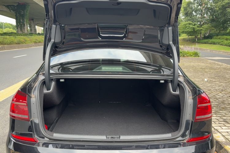 Used Volkswagen Passat 2017 330TSI DSG Luxury Edition Trunk