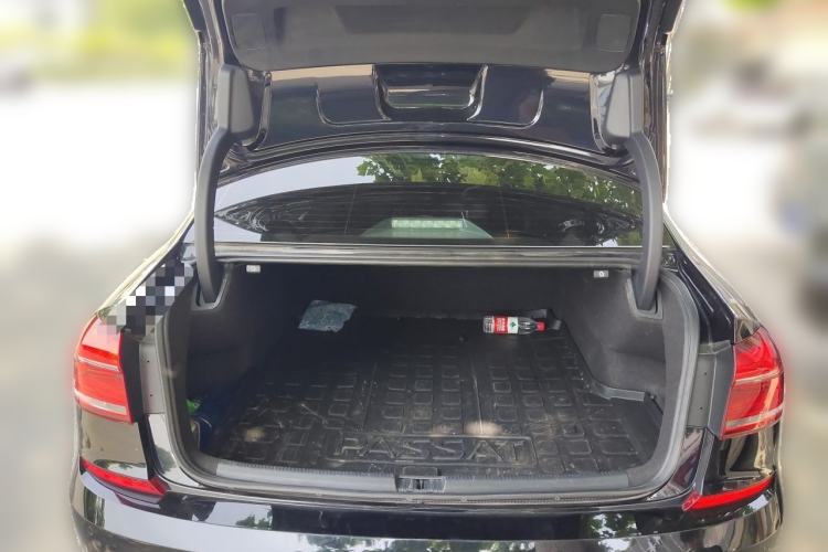 Used Volkswagen Passat 2017 330TSI DSG Luxury Edition Trunk