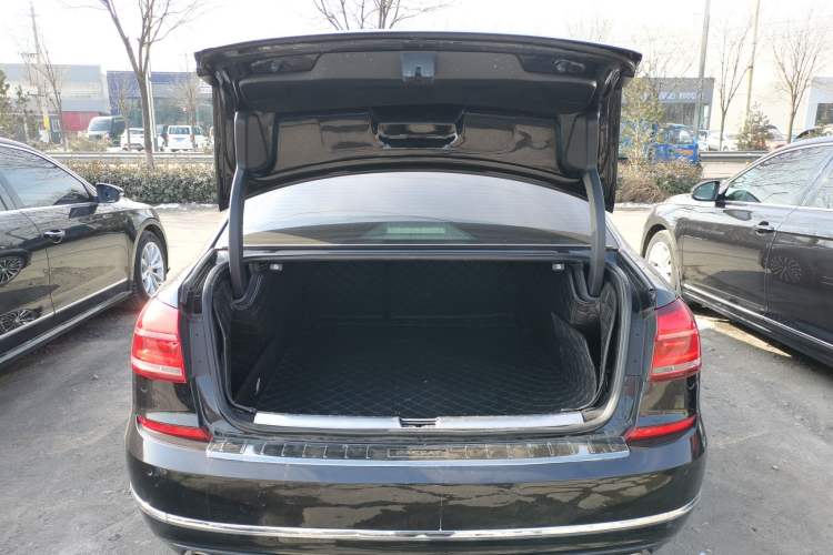 Used Volkswagen Passat 2017 330TSI DSG Luxury Edition Trunk