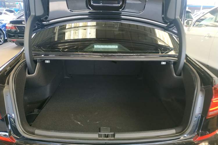 Used Volkswagen Passat 2017 330TSI DSG Luxury Edition Trunk