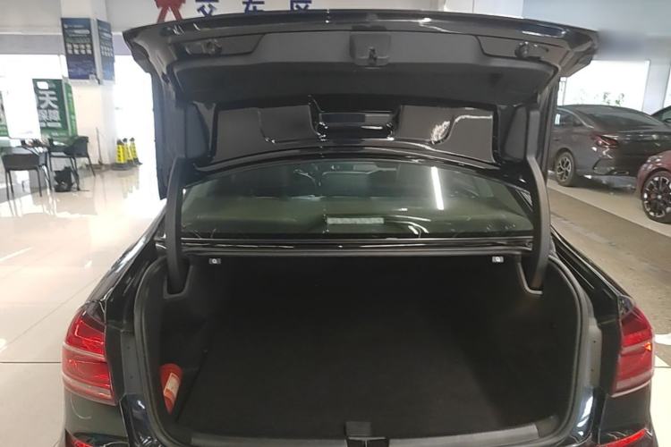 Used Volkswagen Passat 2017 330TSI DSG Luxury Edition Trunk