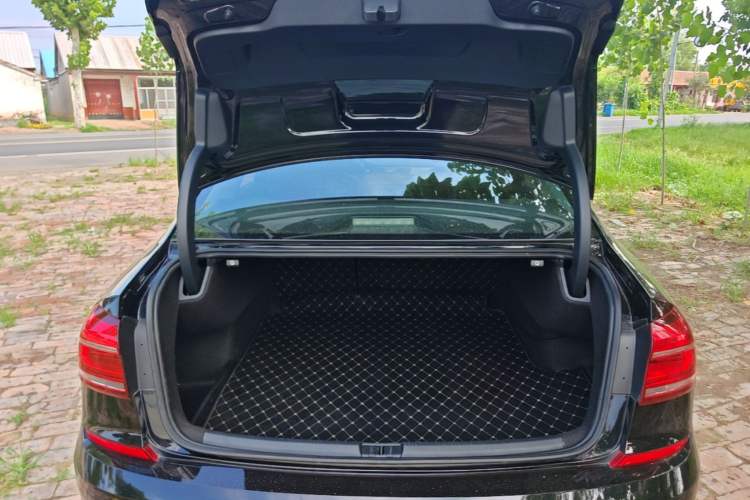 Used Volkswagen Passat 2017 330TSI DSG Luxury Edition Trunk