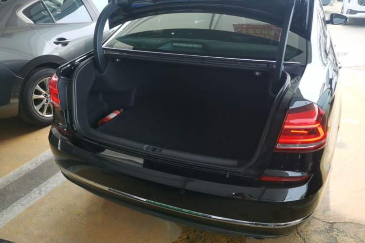 Used Volkswagen Passat 2017 330TSI DSG Prestige Edition Trunk