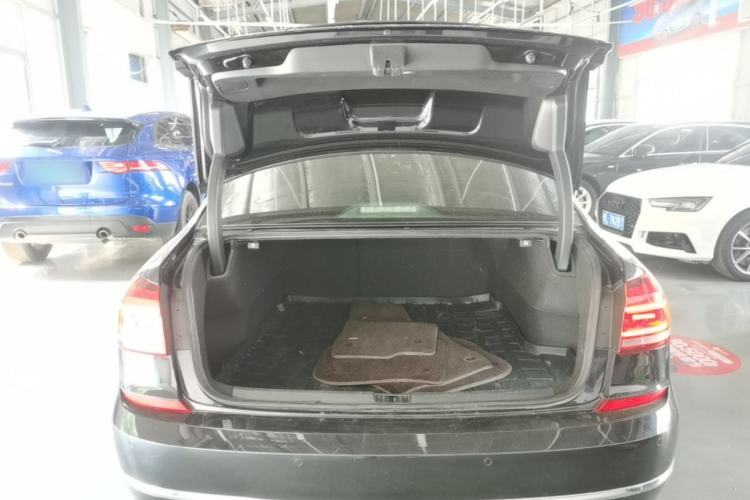Used Volkswagen Passat 2017 330TSI DSG Luxury Edition Trunk