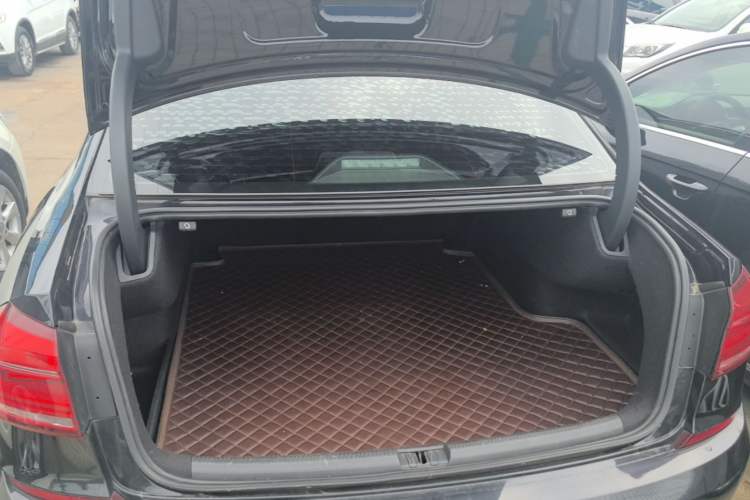 Used Volkswagen Passat 2017 330TSI DSG Luxury Edition Trunk