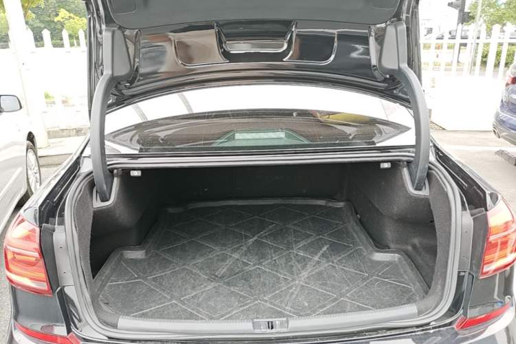 Used Volkswagen Passat 2017 330TSI DSG Luxury Edition Trunk