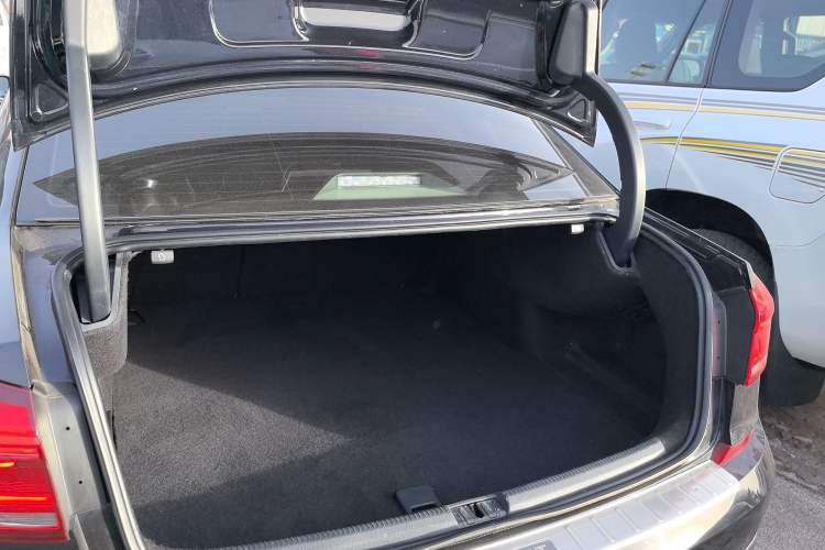 Used Volkswagen Passat 2017 330TSI DSG Luxury Edition Trunk