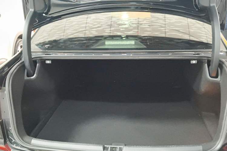 Used Volkswagen Passat 2017 280TSI DSG Luxury Edition Trunk
