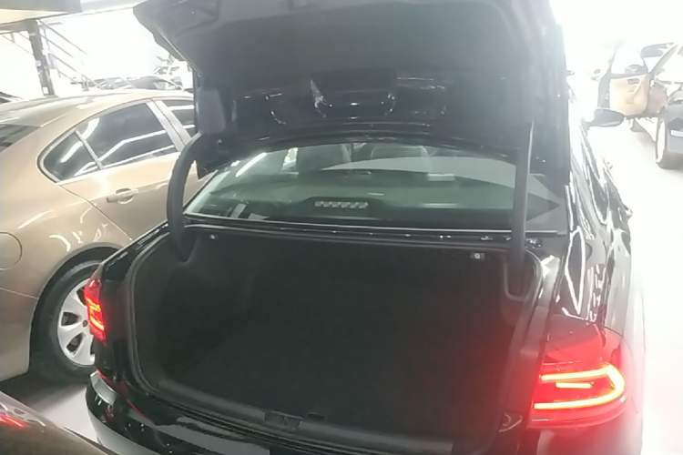 Used Volkswagen Passat 2017 330TSI DSG Luxury Edition Trunk