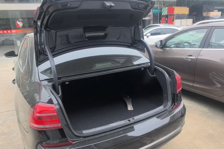 Used Volkswagen Passat 2017 330TSI DSG Luxury Edition Trunk