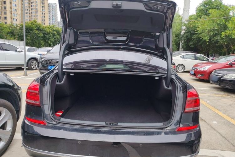 Used Volkswagen Passat 2017 330TSI DSG Luxury Edition Trunk