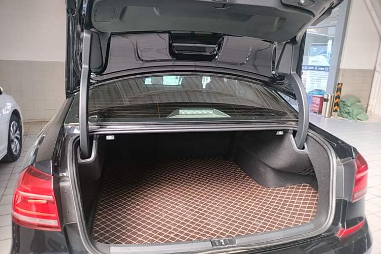 Used Volkswagen Passat 2017 330TSI DSG Luxury Edition Trunk