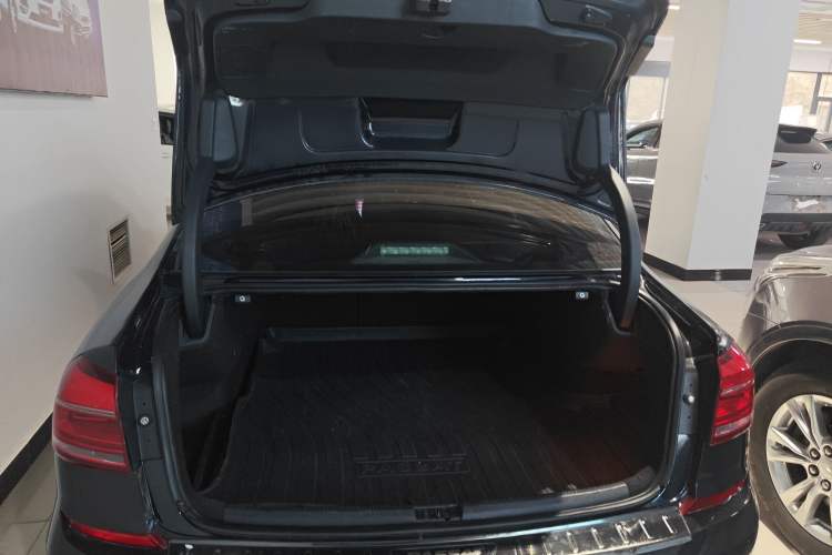 Used Volkswagen Passat 2017 330TSI DSG Luxury Edition Trunk