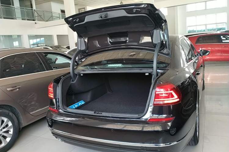 Used Volkswagen Passat 2017 330TSI DSG Luxury Edition Trunk