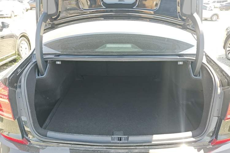 Used Volkswagen Passat 2017 330TSI DSG Prestige Edition Trunk