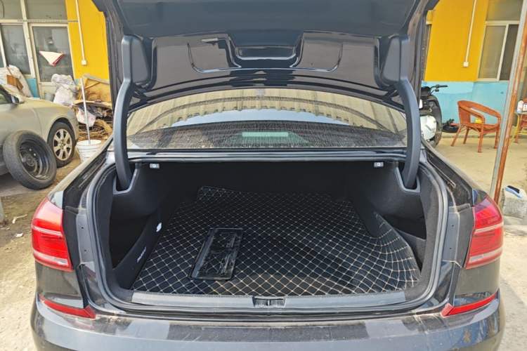 Used Volkswagen Passat 2017 380TSI DSG Prestige Edition Trunk