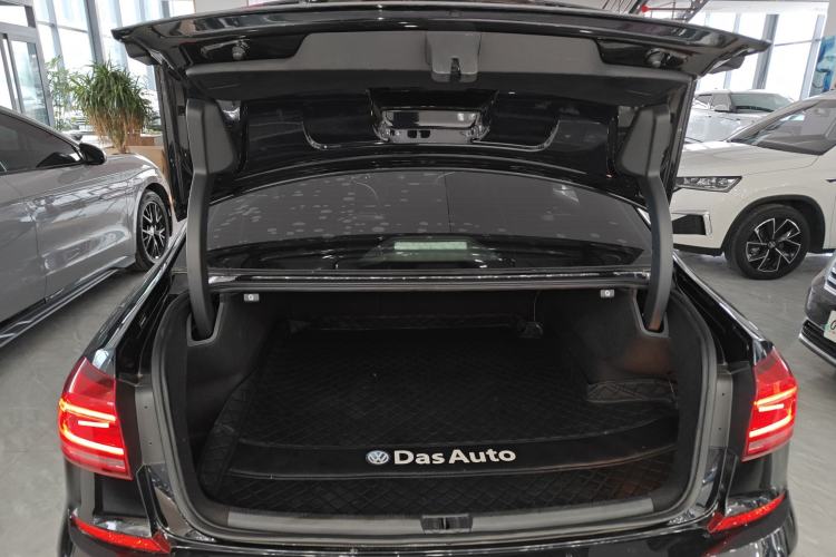 Used Volkswagen Passat 2017 330TSI DSG Luxury Edition Trunk