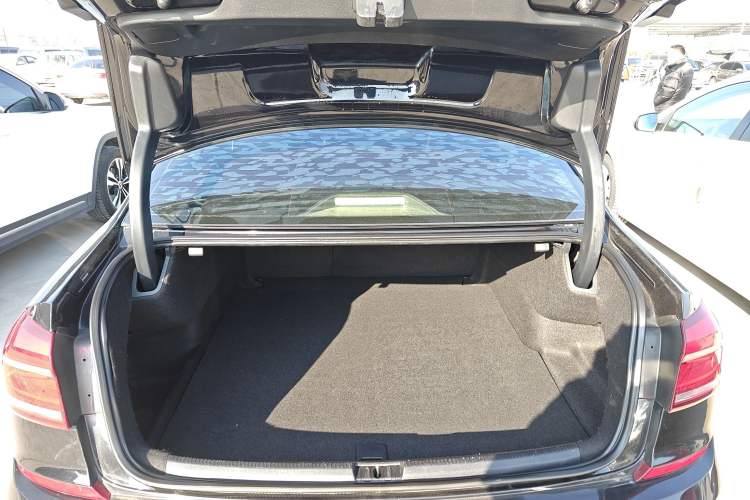 Used Volkswagen Passat 2017 330TSI DSG Luxury Edition Trunk