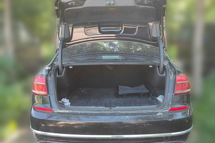 Used Volkswagen Passat 2017 330TSI DSG Luxury Edition Trunk