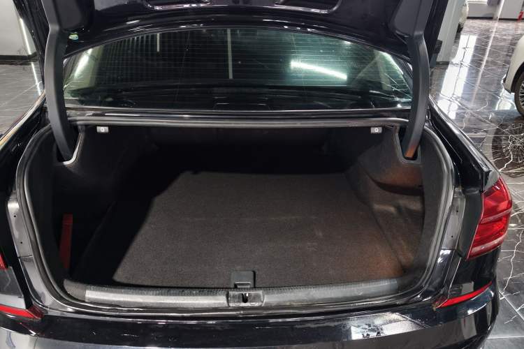 Used Volkswagen Passat 2017 330TSI DSG Luxury Edition Trunk