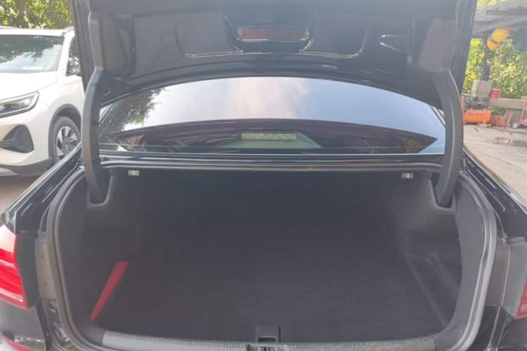 Used Volkswagen Passat 2017 330TSI DSG Luxury Edition Trunk