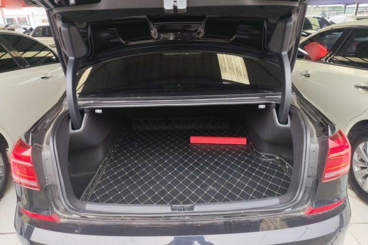 Used Volkswagen Passat 2017 330TSI DSG Luxury Edition Trunk